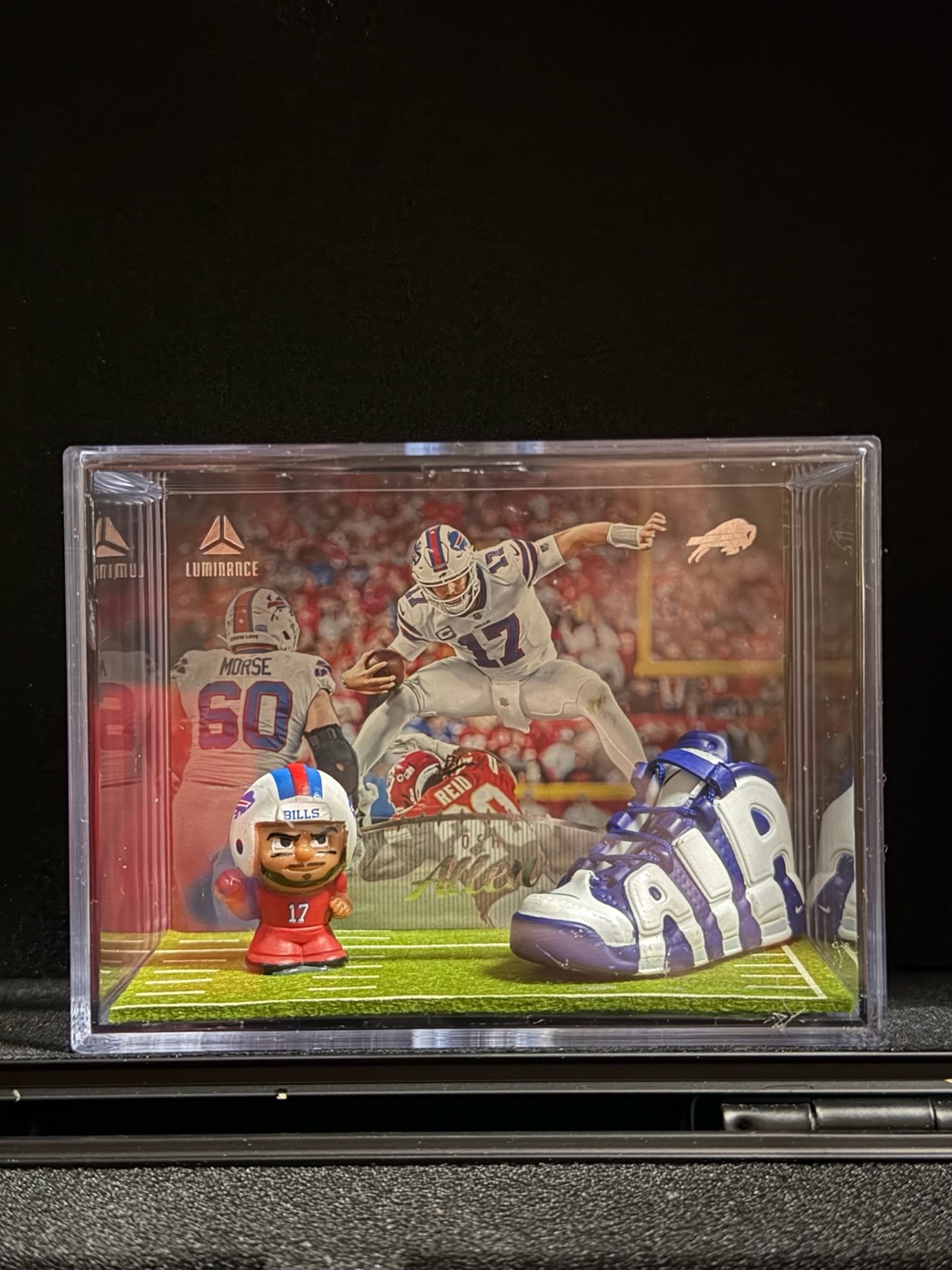 Smaller display box with card and mini sneaker